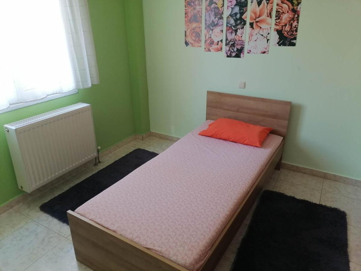 Treasure Star B&B Salamis Bagian luar foto